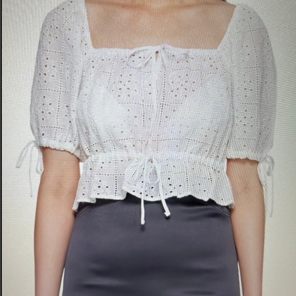 GANNI White
Broderie Anglaise Top